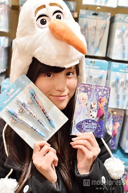 ボールペンセット￥1250、ポストカード￥200／モデル：矢内美麻理