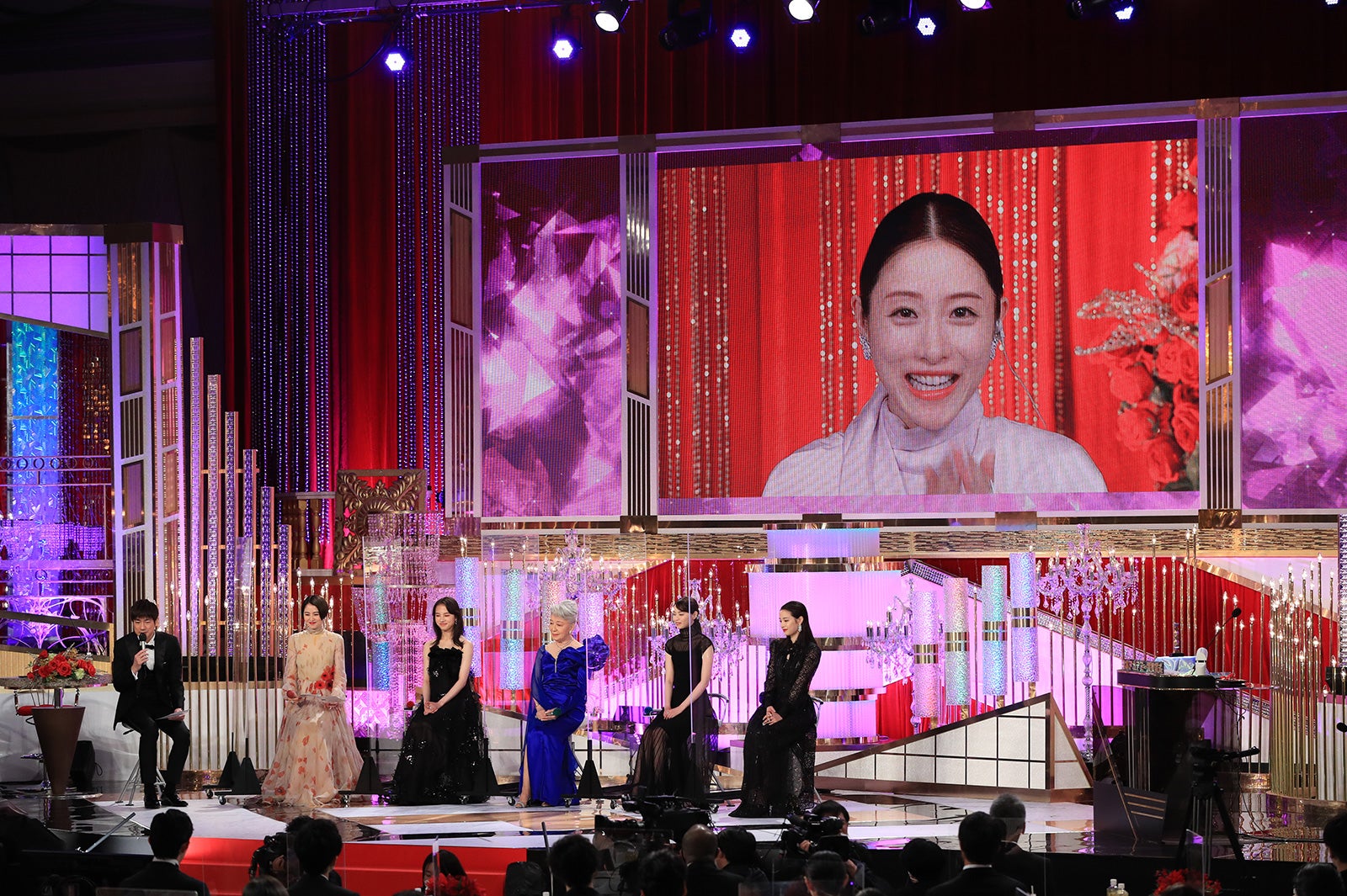 第1子妊娠中の石原さとみ「生まれてくる子に観せたい」優秀助演女優賞で思い＜第45回日本アカデミー賞＞