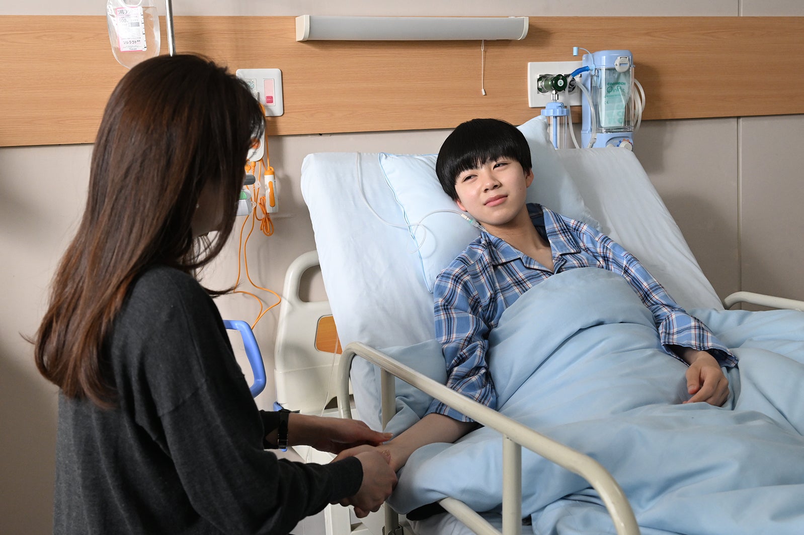 井川遥、白鳥晴都「罠の戦争」第8話より（C）カンテレ