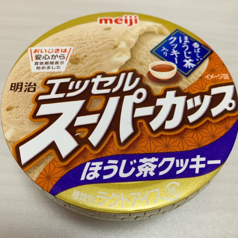 エッセルスーパーカップほうじ茶クッキーのパッケージ写真