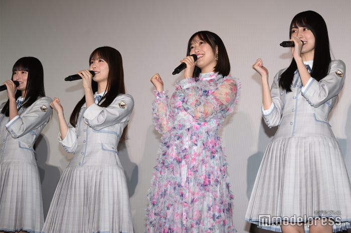 「乃木坂46です!」と挨拶をする遠藤さくら、筒井あやめ、北川悠理、賀喜遥香(C)モデルプレス