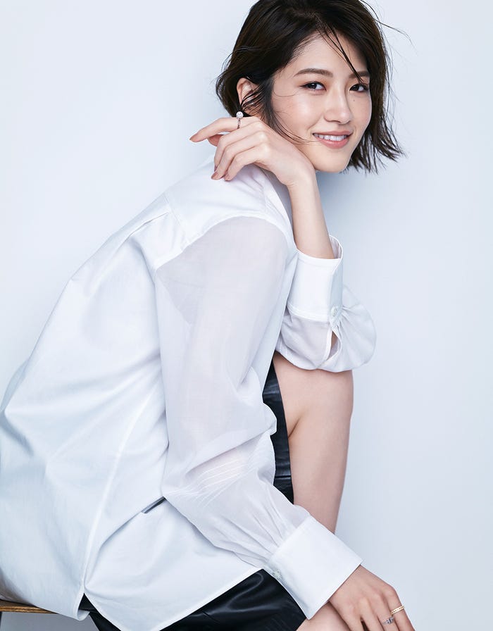 若月佑美/表紙アザーカット(画像提供:小学館)