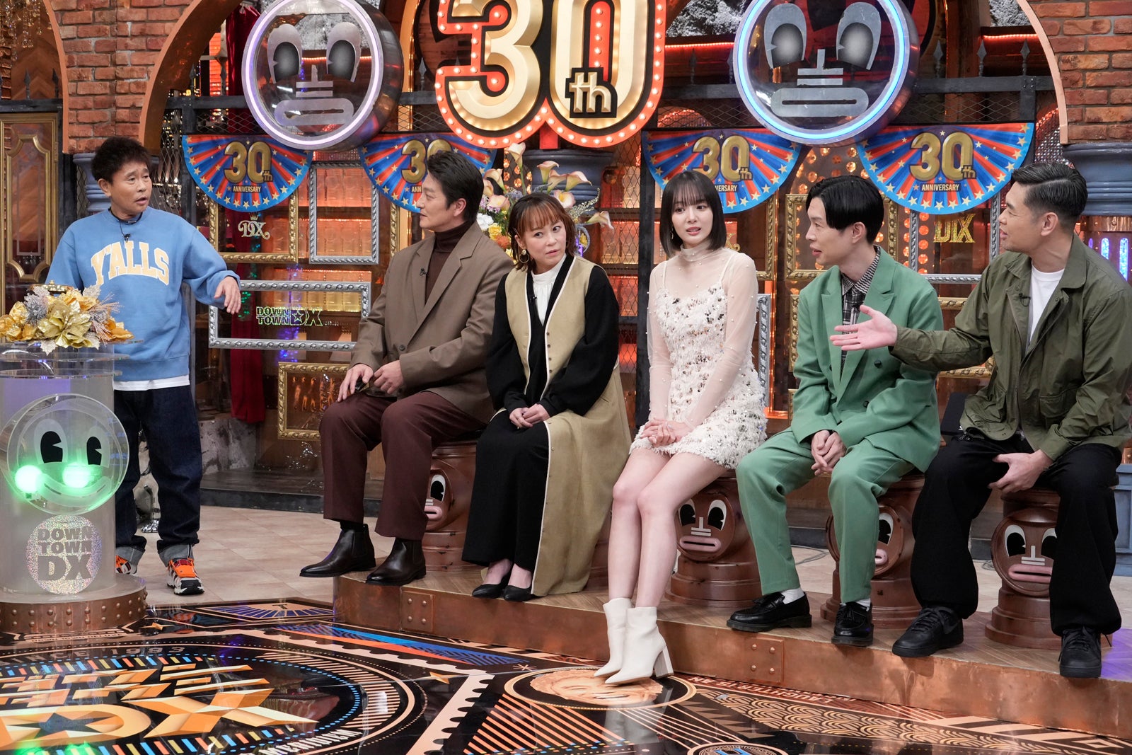 浜田雅功、本宮泰風、佐藤仁美、岡田紗佳、岩井勇気、品川祐（C）読売テレビ