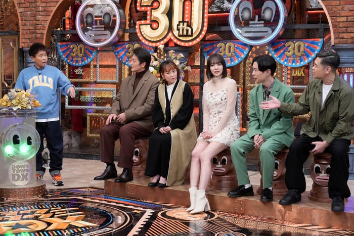 浜田雅功、本宮泰風、佐藤仁美、岡田紗佳、岩井勇気、品川祐(C)読売テレビ