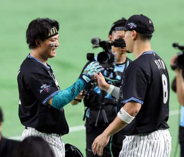 球宴途中交代の阪神・森下「少しコンディション不良があって」 第2戦は「様子を見て」広報を通じてコメント