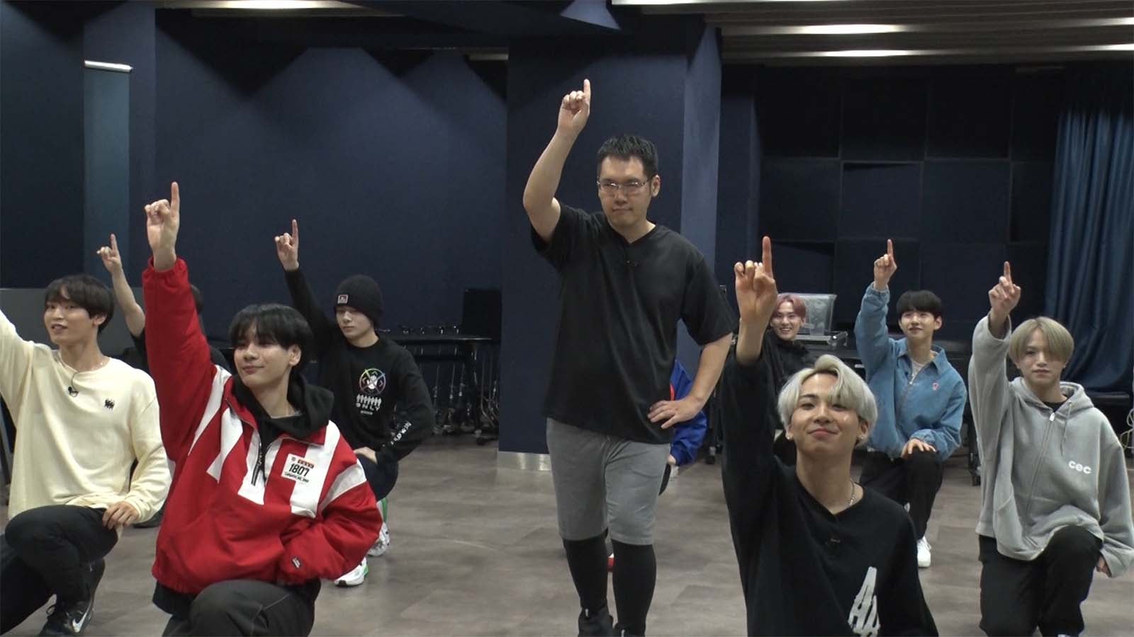 JO1、神田伯山とダンスコラボ “スターダンス”を本気披露