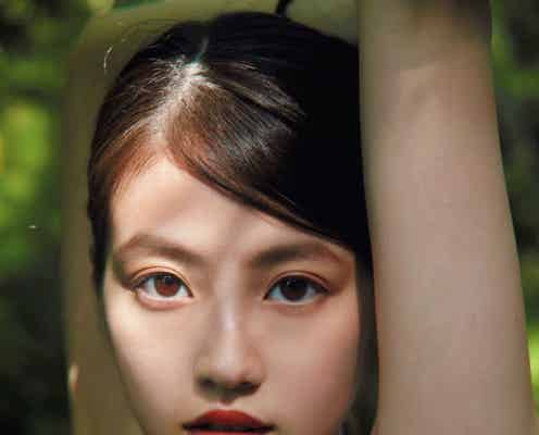 今田美桜、圧倒的“目力”放つ 写真集「ラストショット」アザーカット公開