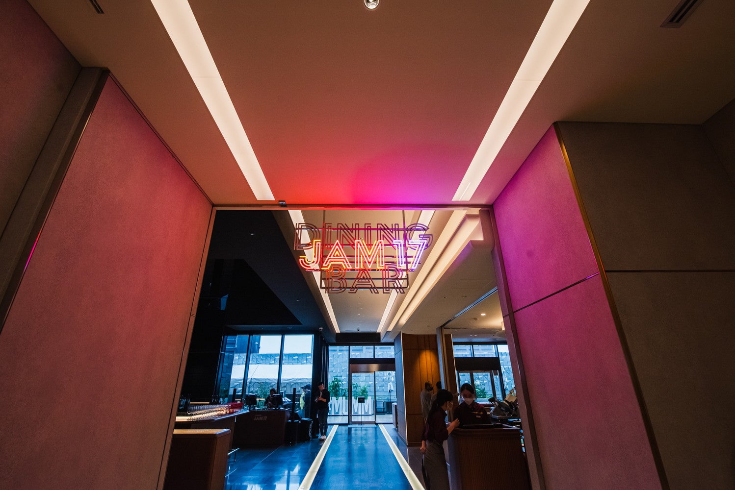 新宿「JAM17」イタリアンダイニングとバー、2つの顔を持つ大人の社交場