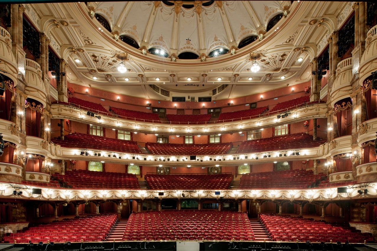 ロンドン・コロシアム劇場／撮影：Guy de Laubier Laubier