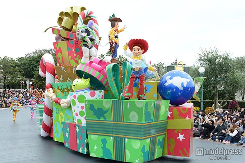 「ディズニー・クリスマス・ストーリーズ」おもちゃの世界のフロート