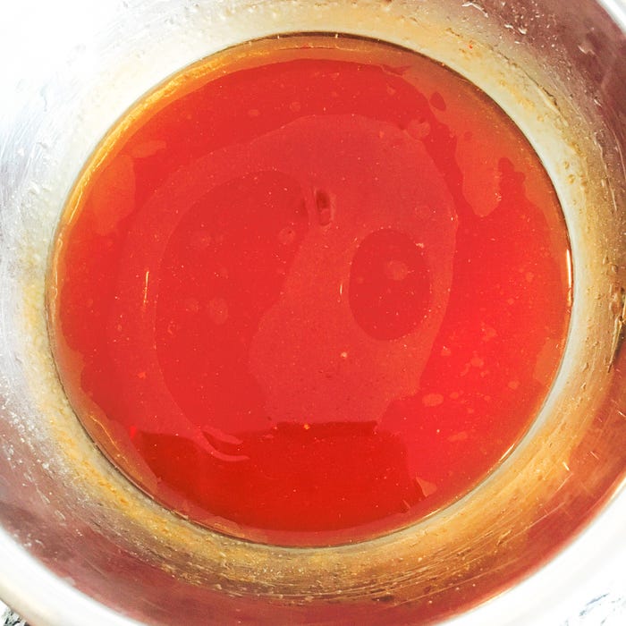 下準備としてスープの材料は混ぜ合わせて冷蔵庫で冷やしておく/画像提供:柏原歩