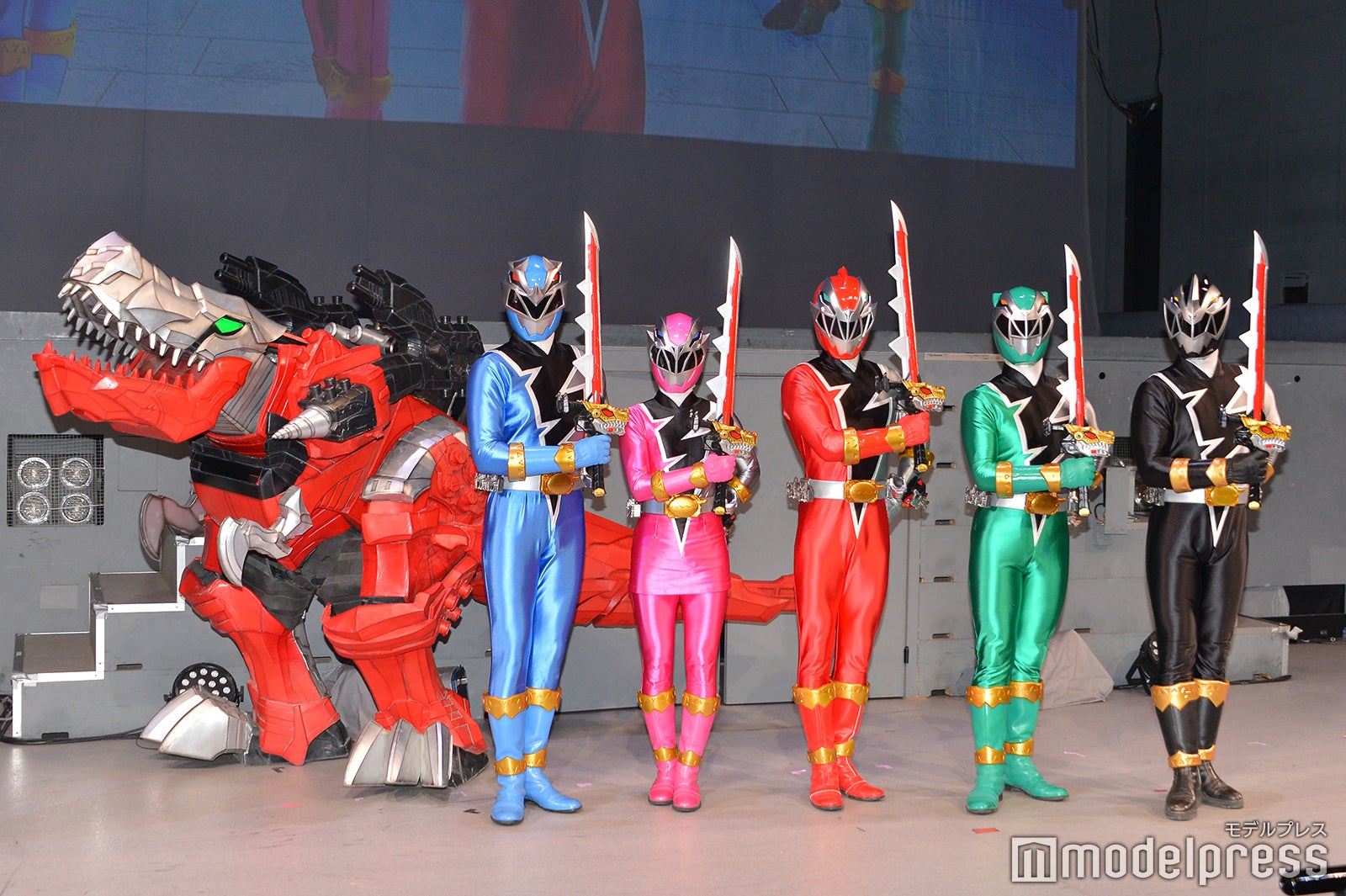 ティラミーゴ＆騎士竜戦隊リュウソウジャー（C）モデルプレス