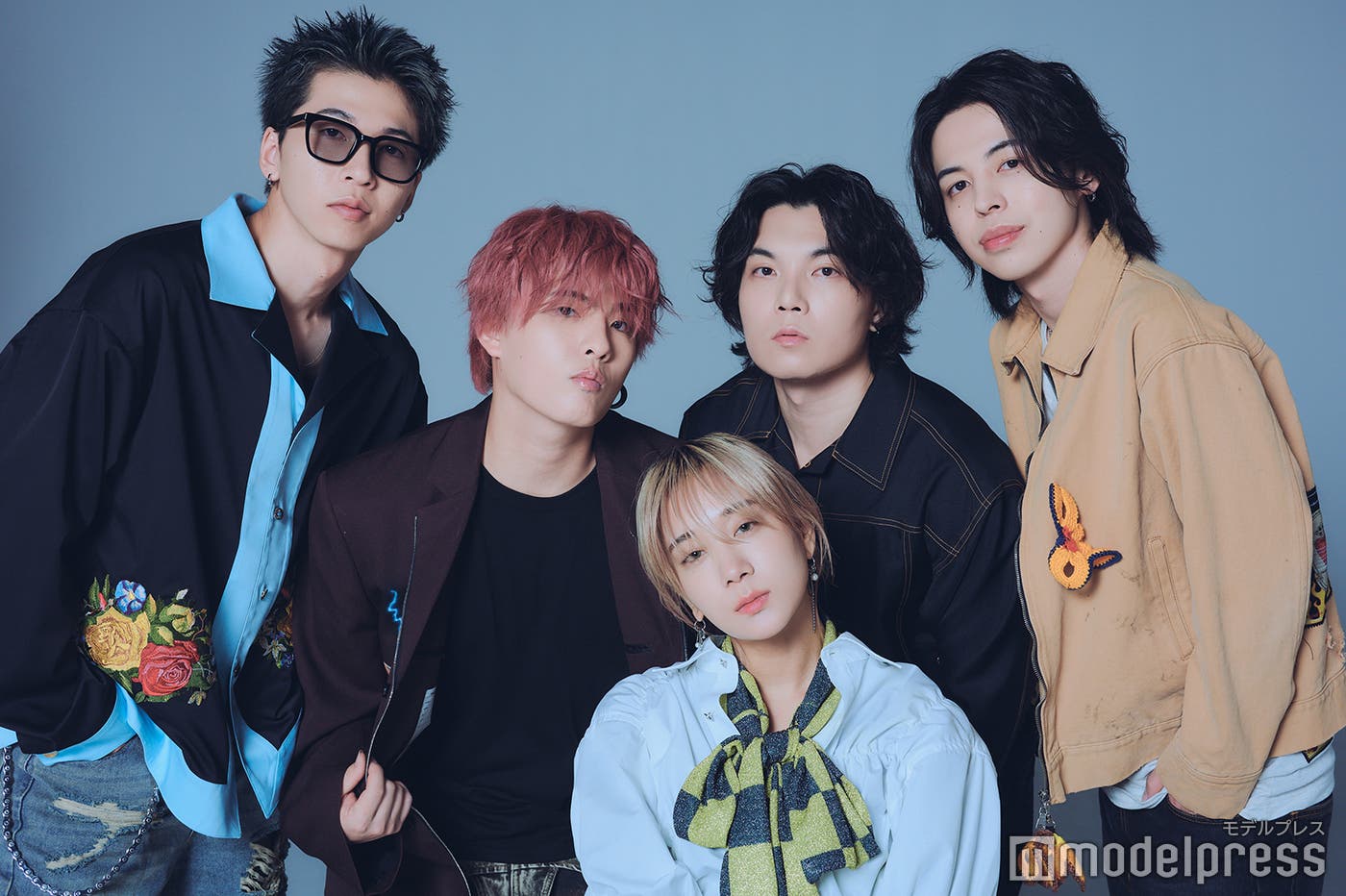 (左から)Moto、Tasuku、Lumel、hiroto、伊澤彩織(C)モデルプレス