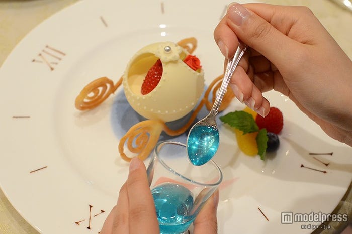デザートをデコレーション