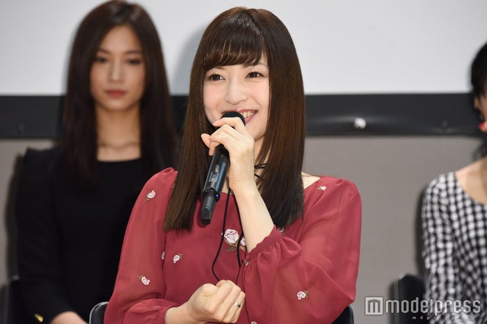 神田沙也加 結婚パーティーのドレスに込められた思い 婚約指輪と繋がる意味とは モデルプレス 神田沙也加 結婚パーティーのドレスに込められた思い 婚約指輪と繋がる意味とは モデルプレス