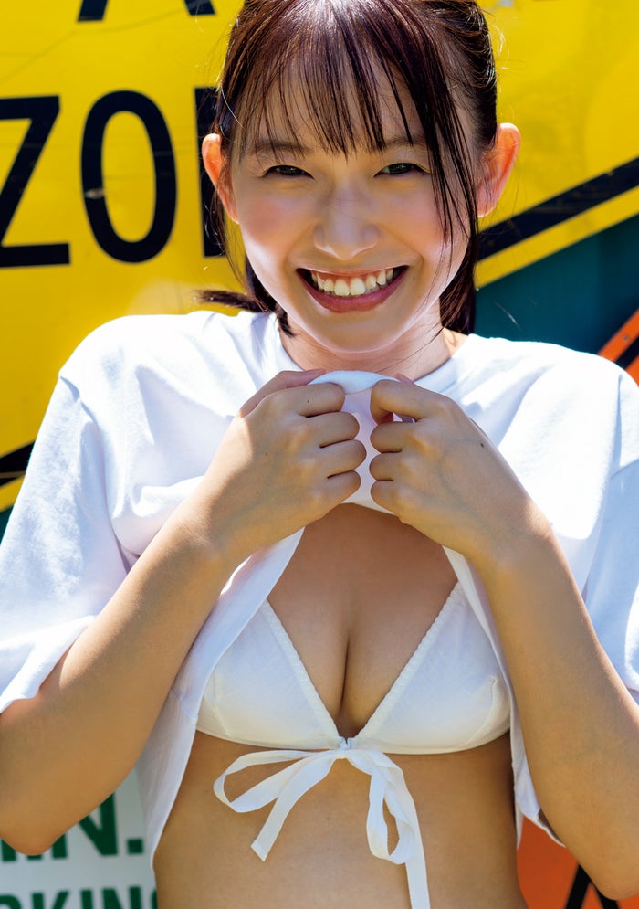 女子大生お天気キャスター 志田音々 白水着で抜群美ボディ弾ける モデルプレス