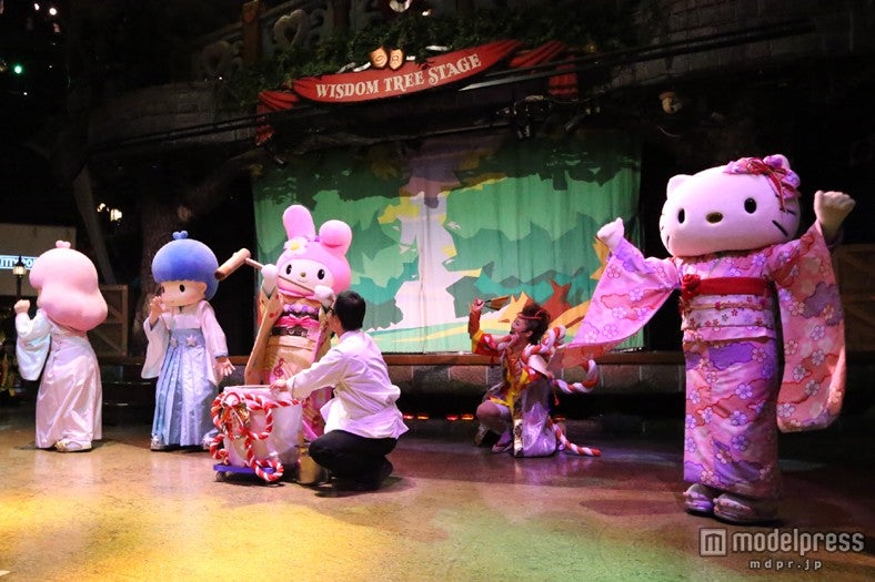 晴れ着姿で餅をつくマイメロディ／（C）2013 SANRIO CO.,LTD.