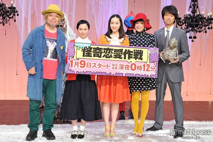 『怪奇恋愛作戦』(左から)ケラリーノ・サンドロヴィッチ監督、坂井真紀、麻生久美子、緒川たまき、仲村トオル/会見時に撮影