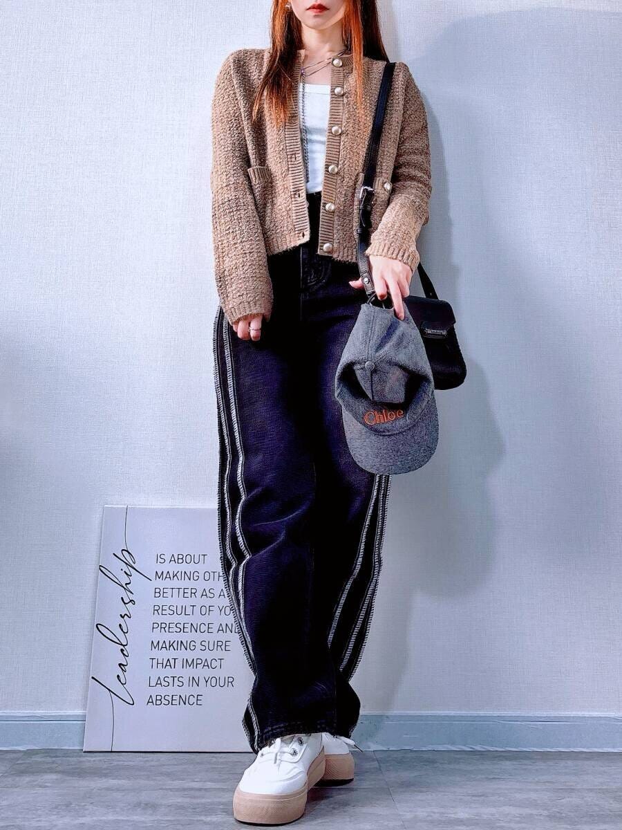 GU　ツイーディーニットカーディガン　ベージュ×ラインデニムコーデ