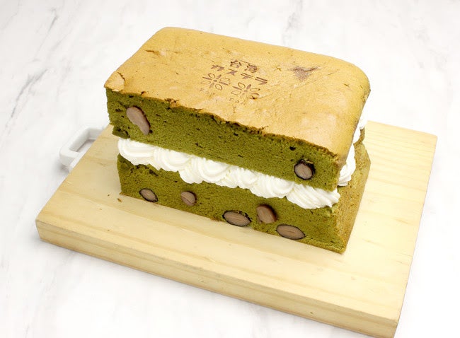 台湾カステラ 《抹茶黒豆 生クリーム サンド》￥1,130／画像提供：LIFEstyle