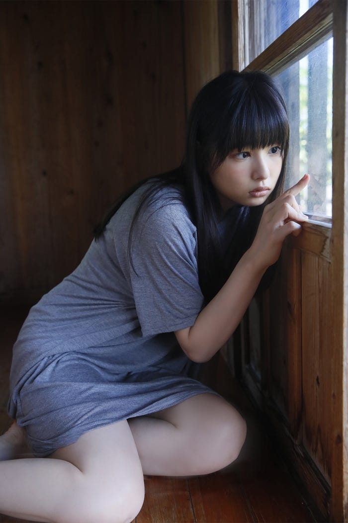 「ファースト写真集 桜井日奈子です。」/KADOKAWA発行 撮影:桑島智輝