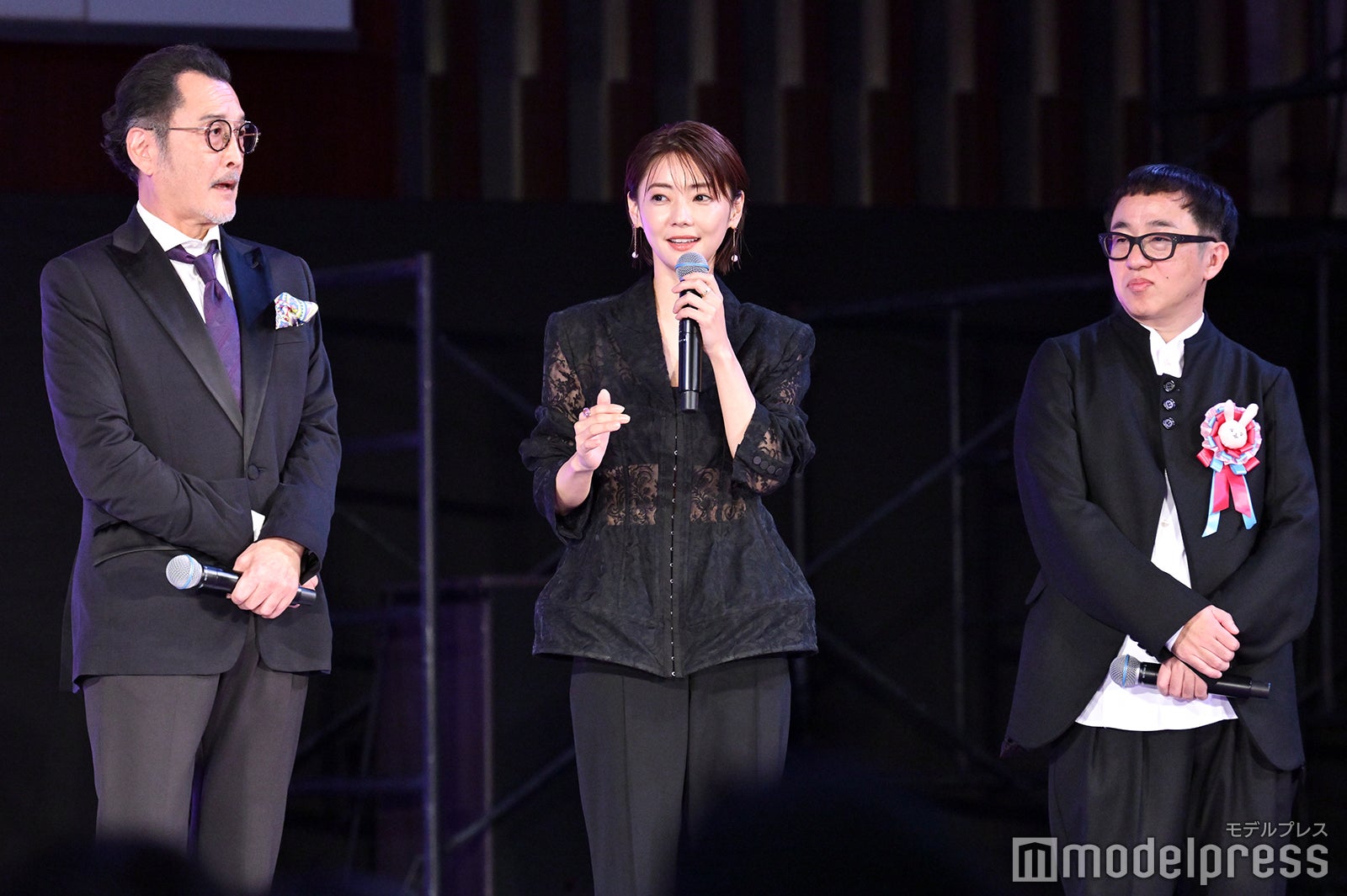 吉田鋼太郎、倉科カナ、スミス監督（C）モデルプレス