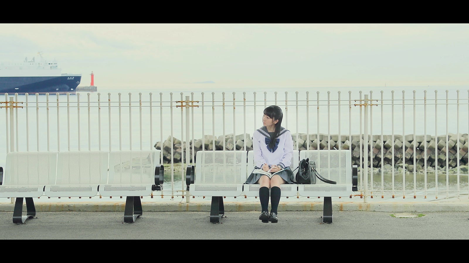 尾崎舞美／愛媛県松山市梅津寺町「梅津寺駅」（C）AKS