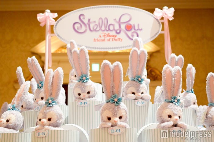 ステラ・ルー のぬいぐるみをゲストにプレゼント(C)モデルプレス