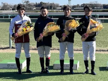 東西競馬場で25年度厩舎関係者表彰式 戸崎圭「今年もこのような賞を取れるように頑張りたい」 小牧加「今年は真の優秀賞を獲れるように」