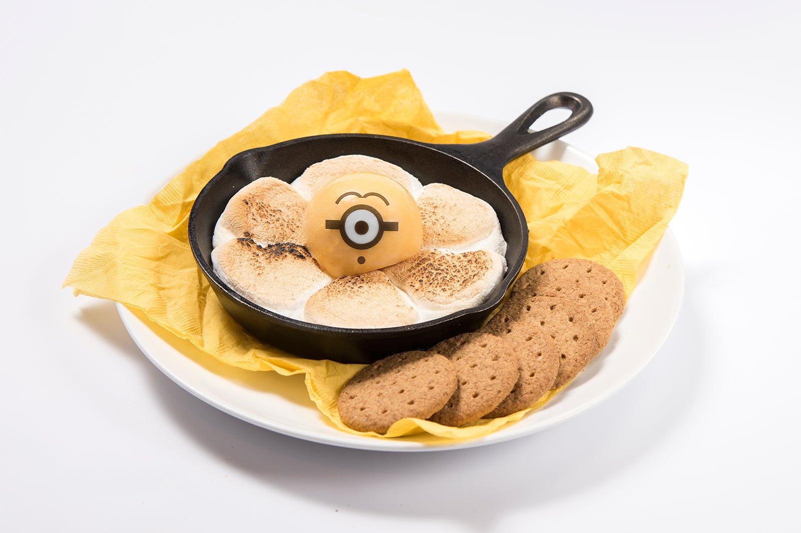 あつあつスモア ～ミニオンアイス添え～￥1,290（税抜）（C）Universal Studios．