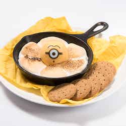 あつあつスモア ~ミニオンアイス添え~¥1,290(税抜)(C)Universal Studios.