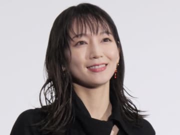 吉岡里帆「髪切りましたっっっスースーします」 黒ドレスに映える最新ヘアに絶賛の声「神々しいオーラ」