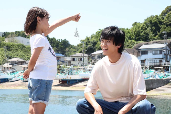 宮崎莉里沙、杉野遥亮「ばらかもん」第3話より(C)フジテレビ