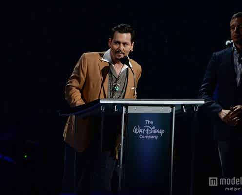 ジョニー・デップ「ディズニー・レジェンド」完全サプライズ登場 ジョージ・ルーカスらとともに選出<「D23」現地レポ1日目>