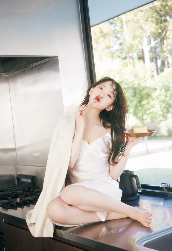 「乃木坂46卒業記念 堀未央奈 1stフォトブック いつのまにか」楽天ブックス限定版裏(C)主婦と生活社