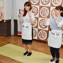 まっちゃん選曲のBGMに合わせて踊るうどん作り体験(C)モデルプレス