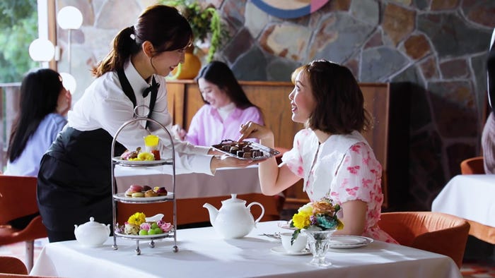 藤田ニコル/TVCM「ま~るく盛れる着やせブラ 欲張りにこるん篇」メイキングより(提供写真)