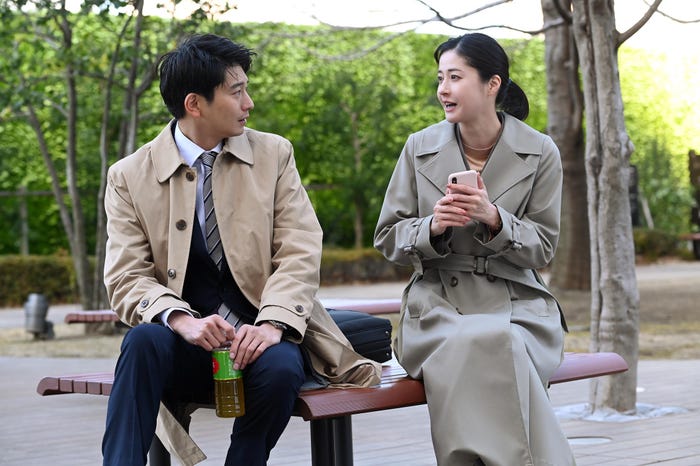 向井理、松本若菜「ダブルチート 偽りの警官 Season1」第5話より(C)テレビ東京 WOWOW