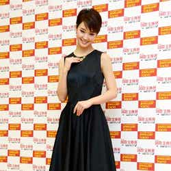 黒のセクシードレスで大人の色気をのぞかせた剛力彩芽