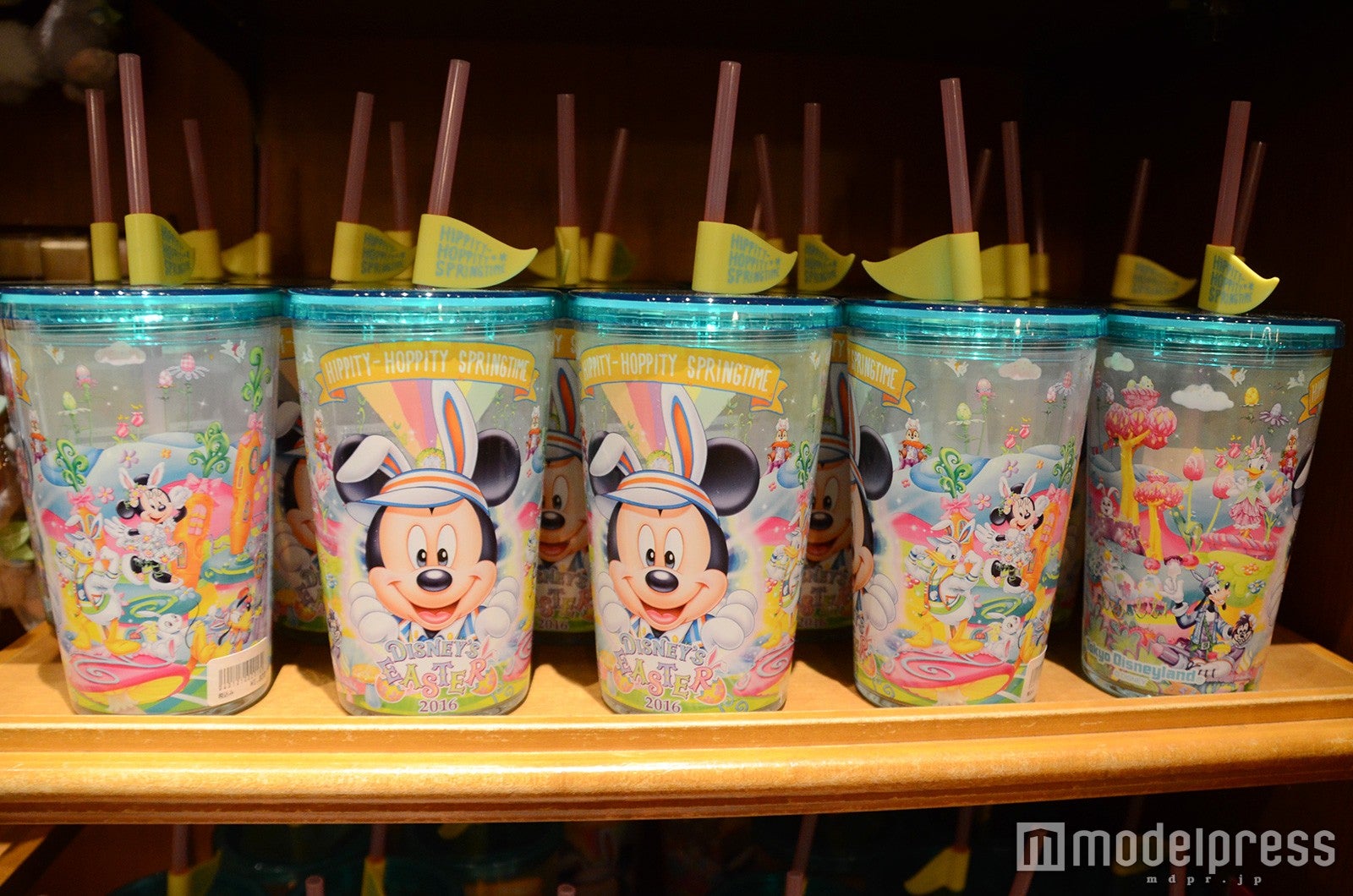 ストロー付きドリンクカップ￥1,800（C）モデルプレス