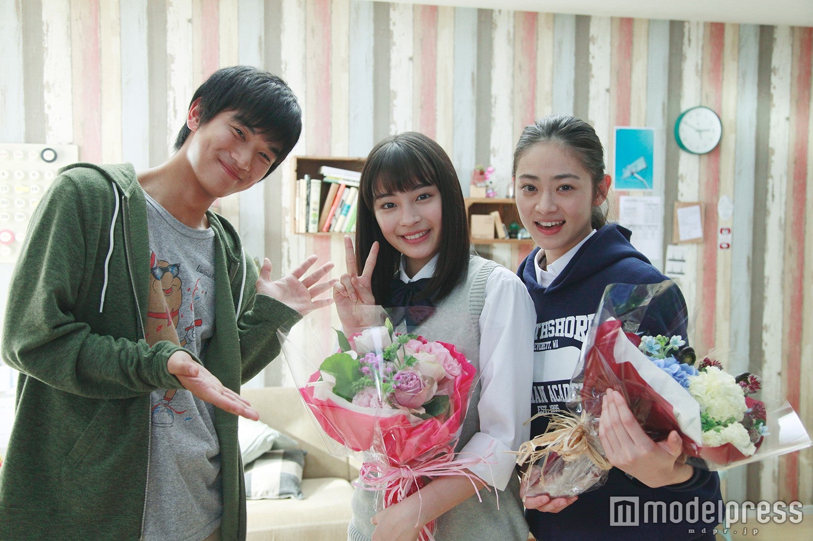 CMに出演した（左から）新川五朗、広瀬すず、古泉葵