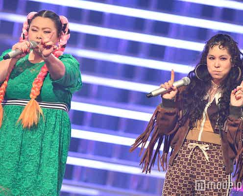 AI×渡辺直美が美声コラボ リンクファッションにも注目集まる<紅白本番>