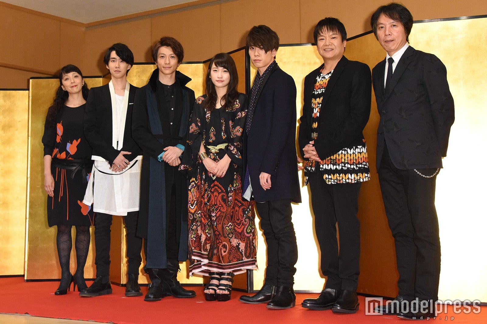 （左から）有森也実、小園凌央、鈴木拡樹、川栄李奈、早乙女友貴、星田英利、岡村俊一（C）モデルプレス