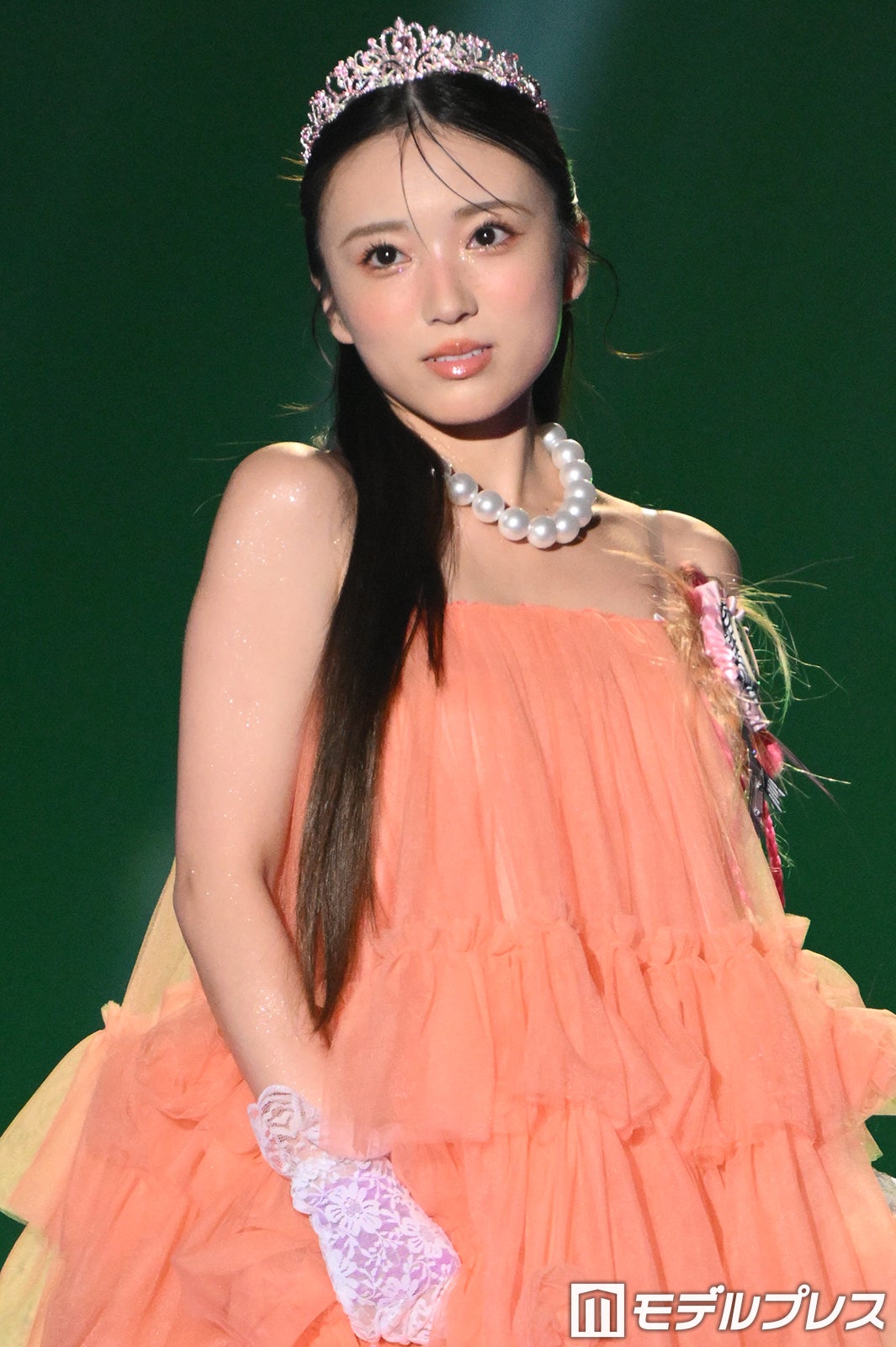 矢吹奈子、フリルドレス×ティアラで姫オーラ全開【TGC松山2026】