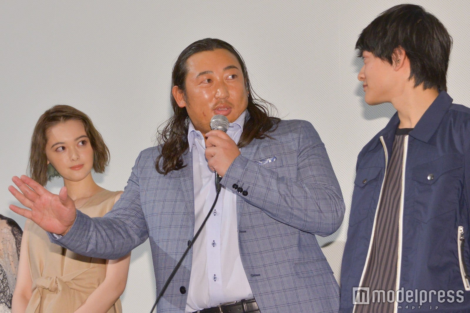 玉城ティナ、秋山竜次、福山康平 （C）モデルプレス