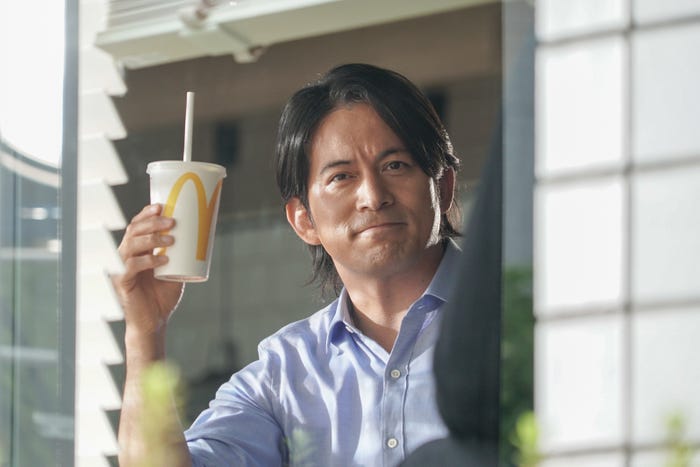 岡田准一/新TVCM「ここ天国かよ」篇メイキングより(提供写真)