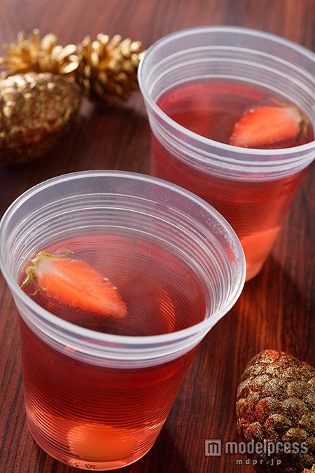 TDS「バーナクル・ビルズ」ホットワイン（ロゼ）（￥680）（C）Disney