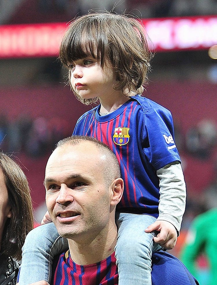 イニエスタ選手の美しすぎる 愛息子 パオロくんが話題 本物の天使 めちゃくちゃ可愛い モデルプレス イニエスタ選手の美しすぎる 愛息子 パオロくんが話題 本物の天使 めちゃくちゃ可愛い モデルプレス