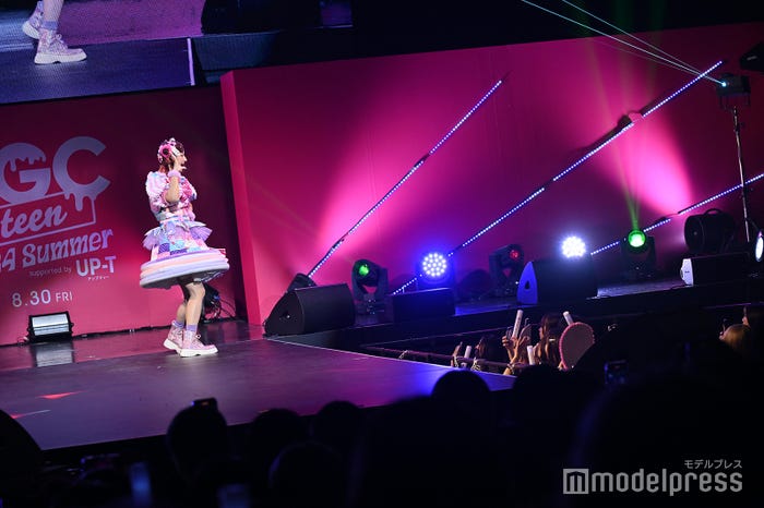 しなこ(C)モデルプレス