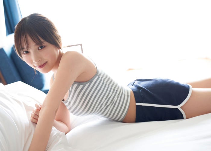 「TRIANGLE magazine 03」与田祐希cover SHOWROOM限定特典ポスター(講談社)撮影/中村和孝